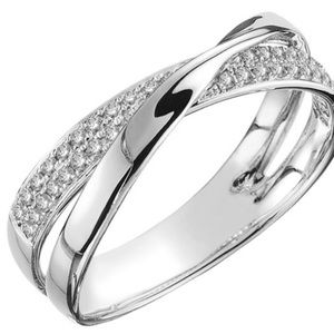 Stunning Criss-Cross Ring With CZ.